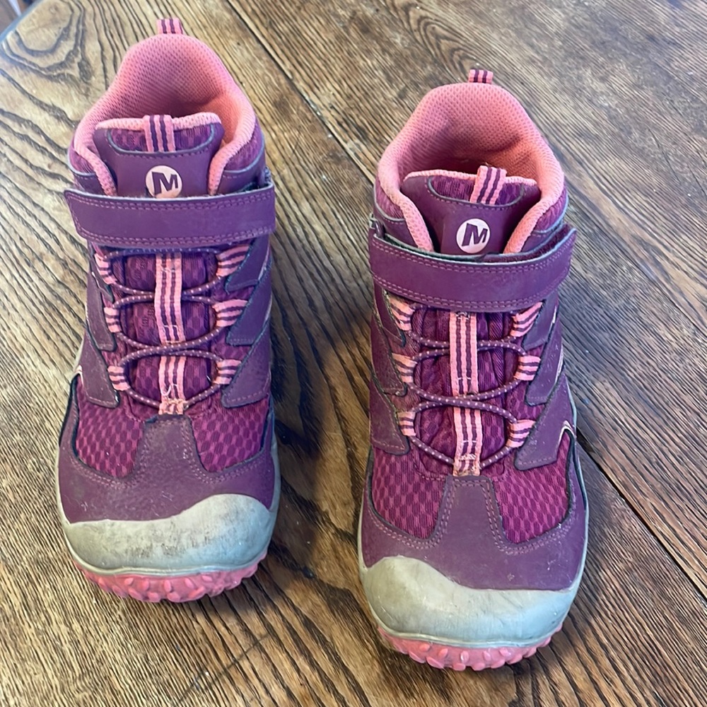 Merrell youth waterproof hiking shoes size 3.5. Good used condition.